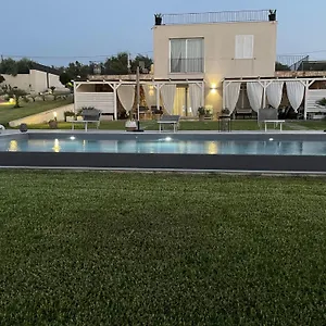 Triona Con Piscina Marzamemi